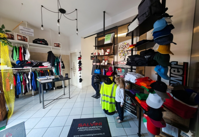 Ricamificio Salvini negozio di abbigliamento personalizzato a Latina